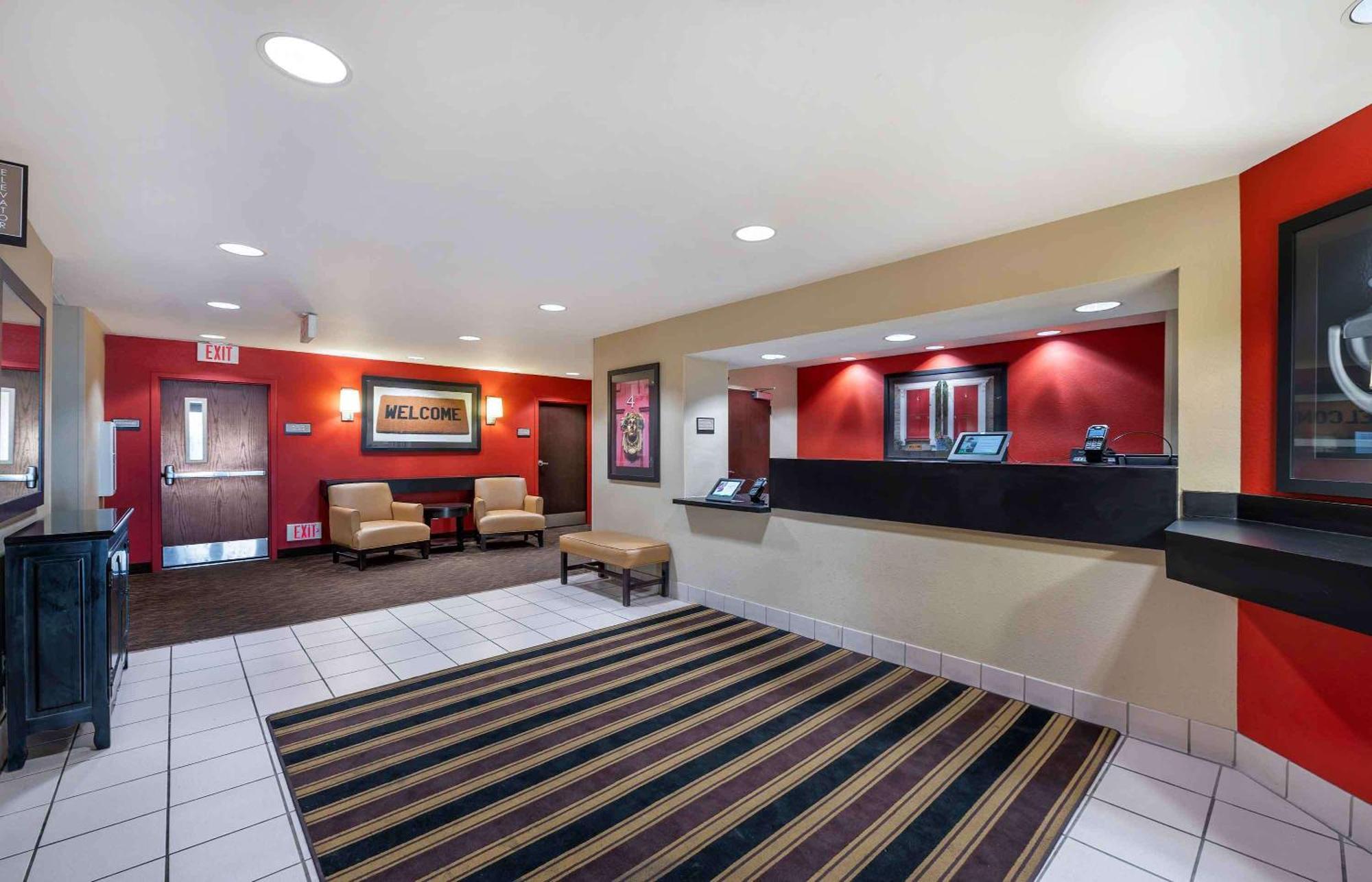 Extended America - - Urbana Hotel
