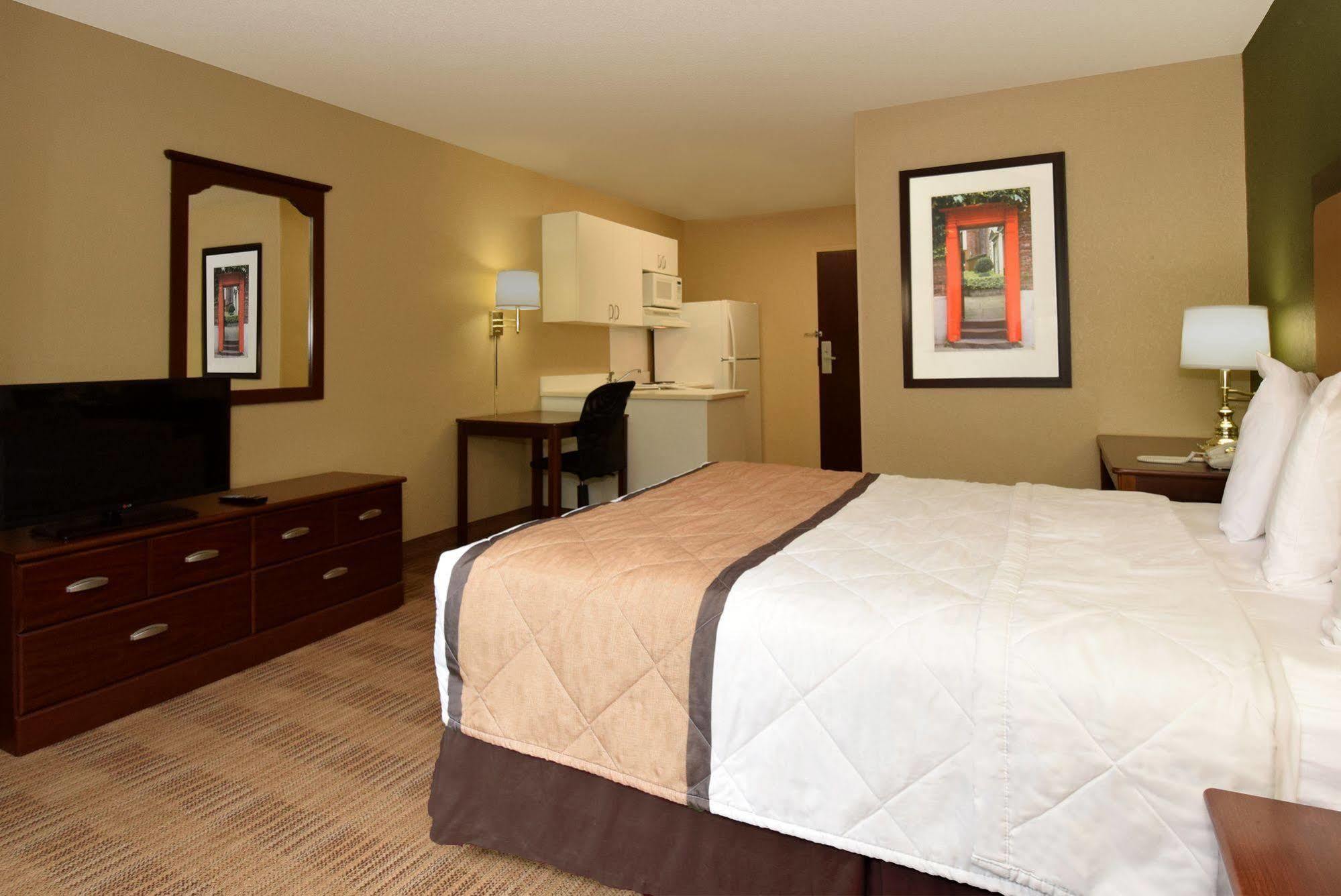 Extended America - - Urbana Hotel